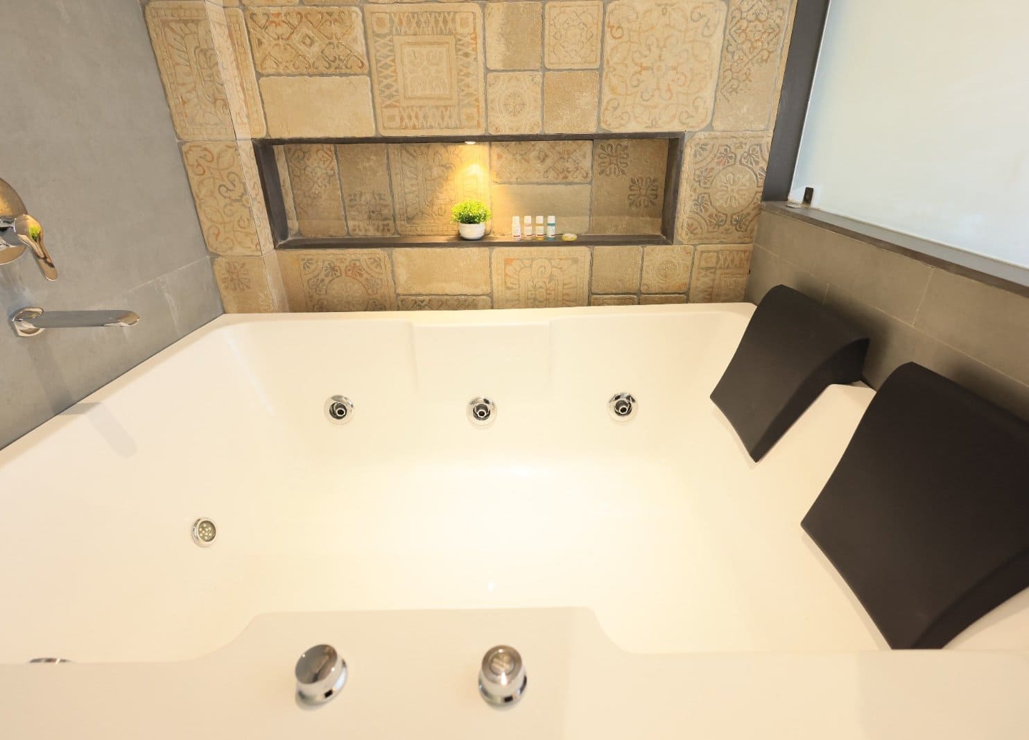 best for honeymoon hotels in mahabaleshwar  for Couples